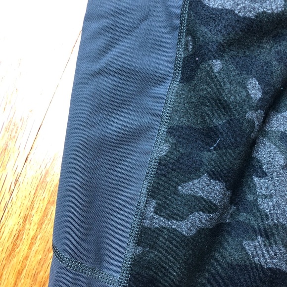 Fabletics power hold camouflage leggings 7/8 - Picture 6 of 7